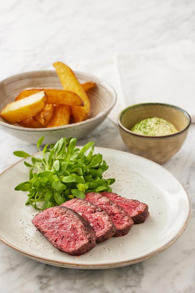 Filet pur met bearnaise en dikke frieten Filet pur met bearnaise en dikke frieten