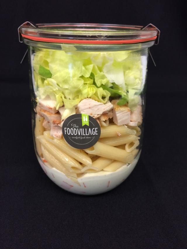 Salad in a jar van The Foodvillage
