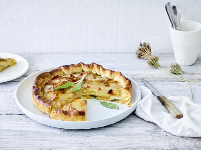 Galette van aardappel, ui, pompoen en salie Galette van aardappel, ui, pompoen en salie