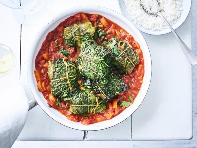 Gevulde koolrolletjes met gehakt in tomatensaus