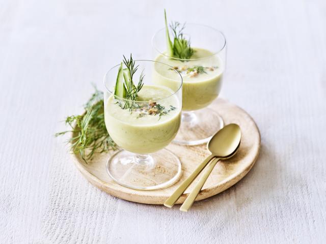 Koude komkommersoep met yoghurt Koude komkommersoep met yoghurt