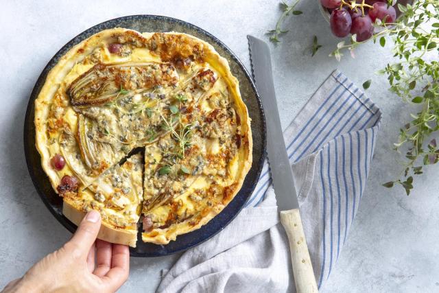 Quiche met witloof, blauwe kaas en druiven