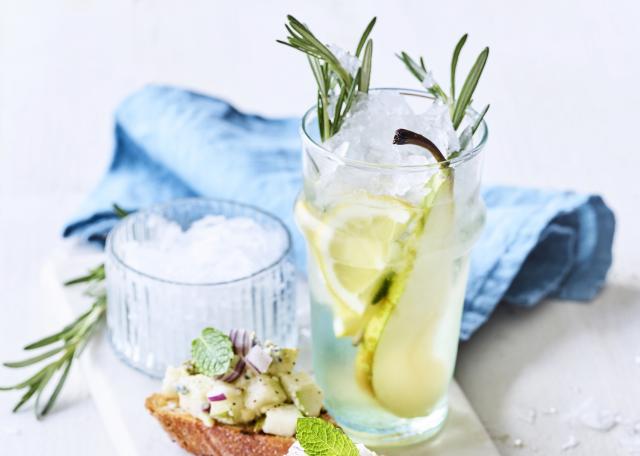 Rozemarijnlimonade met peer Rozemarijnlimonade met peer