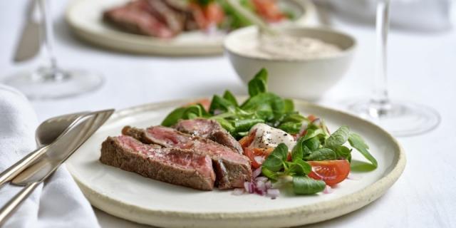 Tagliatta van zesrib met veldsla en tomaat Tagliatta van zesrib met veldsla en tomaat
