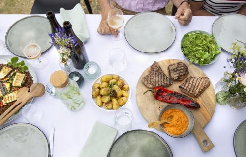 hoofdgerecht op tafel