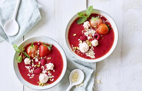 Soepje van aardbei en framboos met meringue