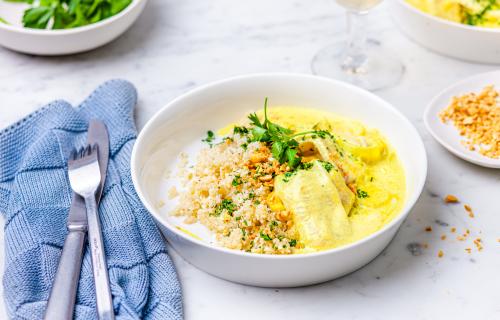 Tongschar in currysaus met bloemkoolrijs