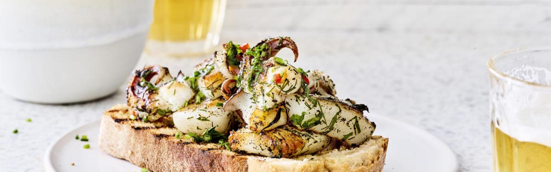 Bruschetta met gemarineerde zeekat