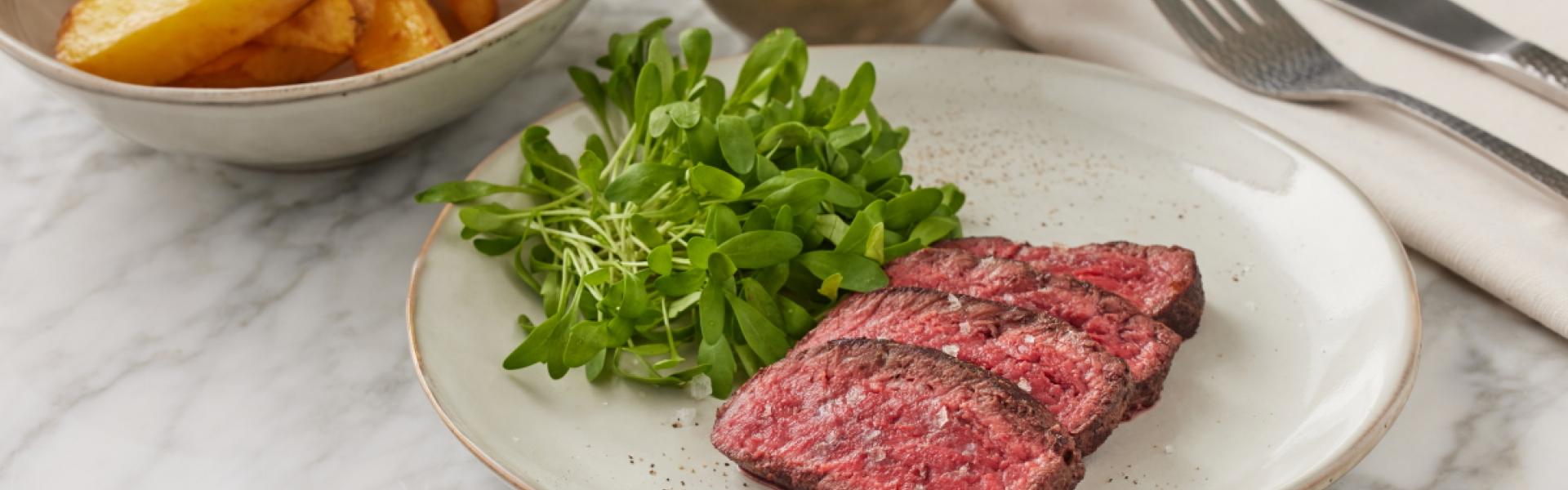 Filet pur met bearnaise en dikke frieten Filet pur met bearnaise en dikke frieten