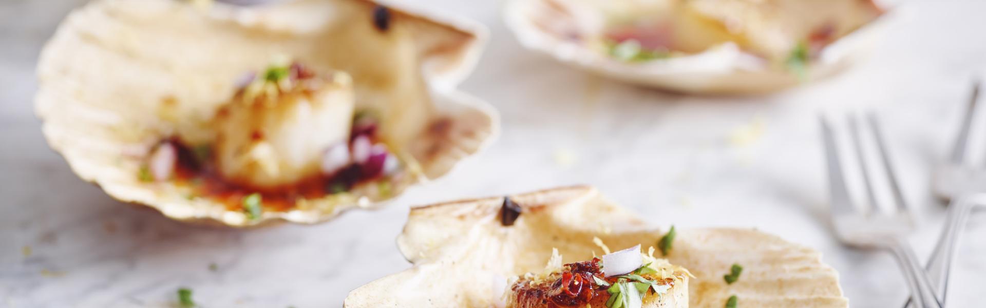 Gegrilde Sint-jakobsnoten met chili Gegrilde Sint-jakobsnoten met chili