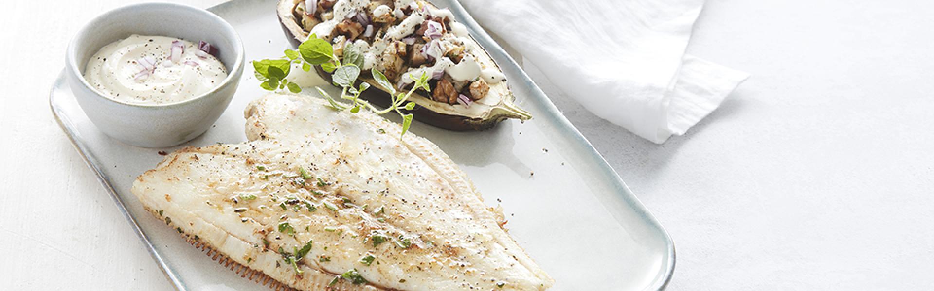 Gevulde aubergine met knolselder, peer en walnoten en schartong Gevulde aubergine met knolselder, peer en walnoten en schartong