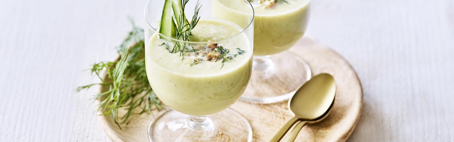 Koude komkommersoep met yoghurt Koude komkommersoep met yoghurt