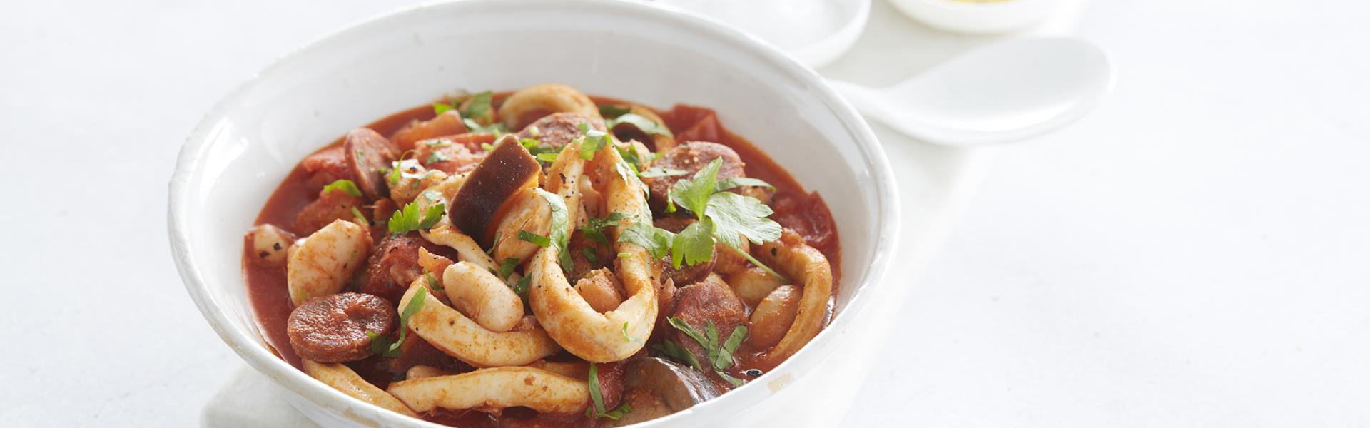 Mediterraan stoofpotje van inktvis en chorizo Mediterraan stoofpotje van inktvis en chorizo