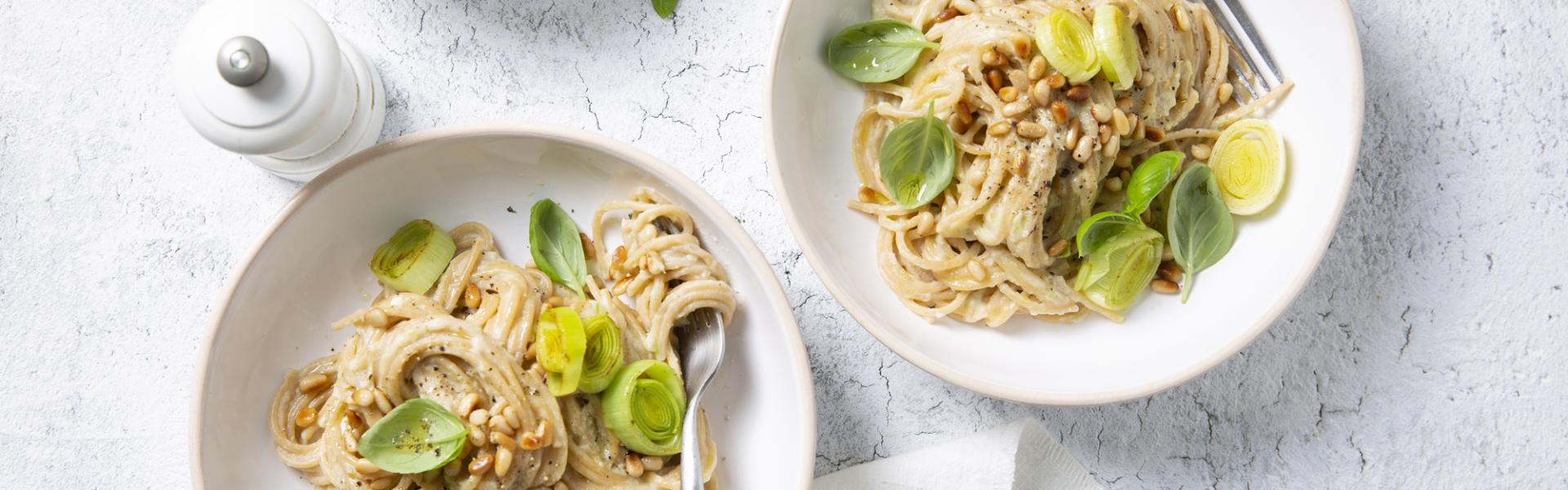 Pasta met gezonde witte saus en prei