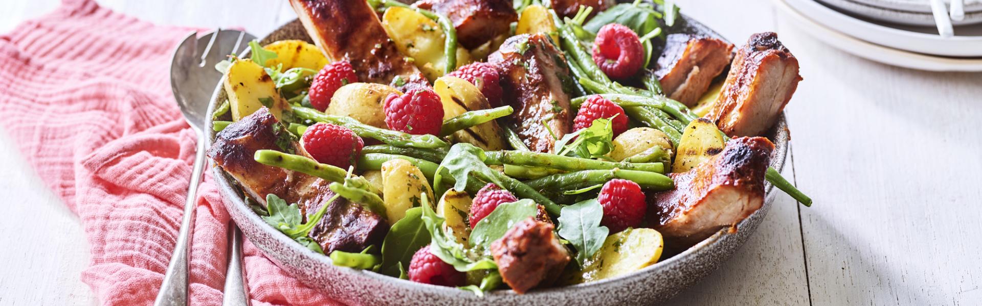 Salade van krieltjes, boontjes, frambozen en ribbetjes Salade van krieltjes, boontjes, frambozen en ribbetjes